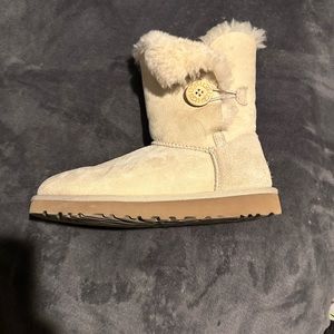 Ugg Boots Light Cream Colored Size 7